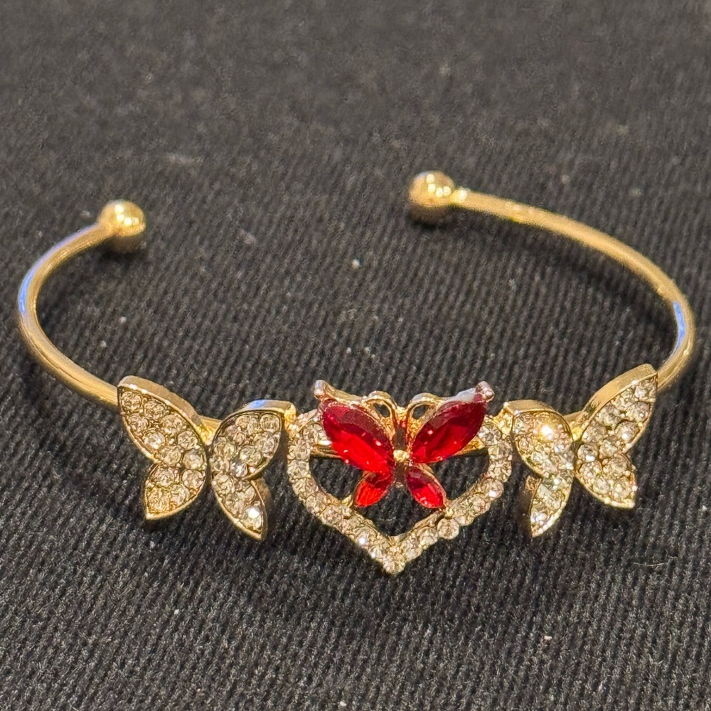 Fashion Jewelry Gold Butterfly in Res Crystal Heart Open Cuff Bracelet